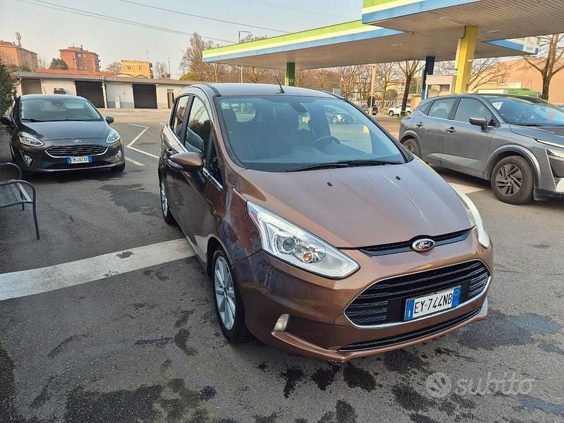 Usado Ford B-MAX Titanium 105 CV (77 kW) 2015 Marrón Monovolumen