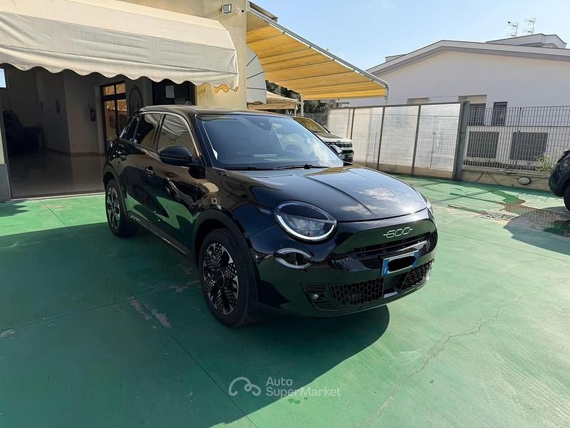 Usata Fiat 600 136 CV (100 kW) 2025 Nero SUV