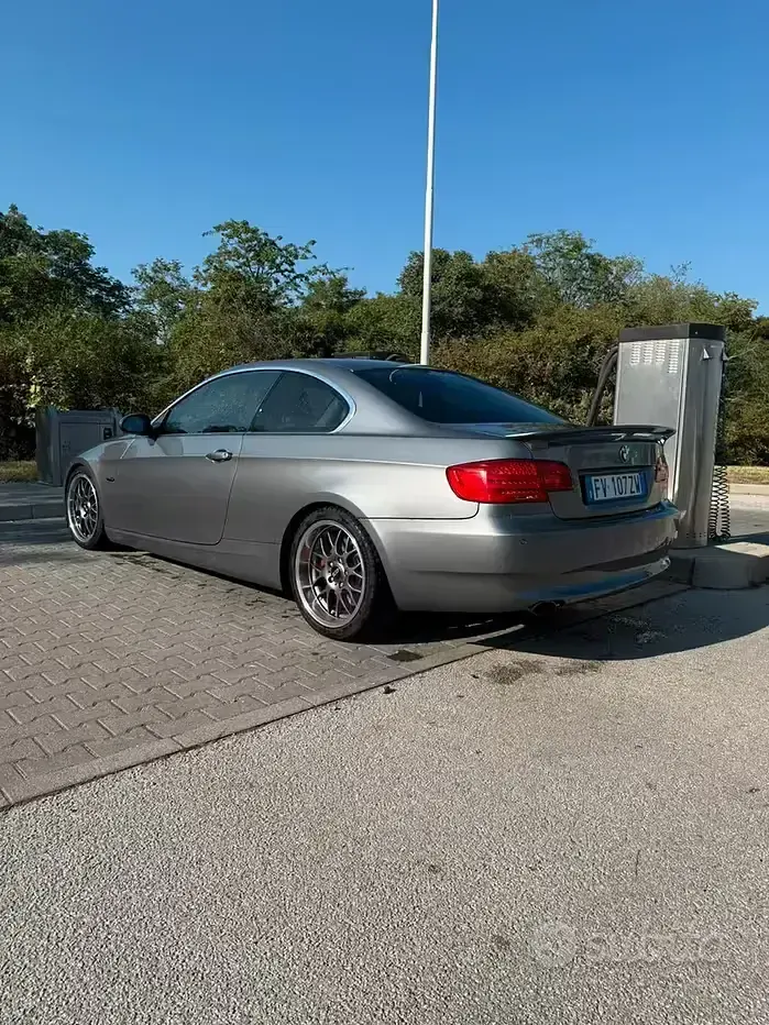 Usata BMW 330 Sport Line 300 CV (220 kW) 2006 Grigio Berlina