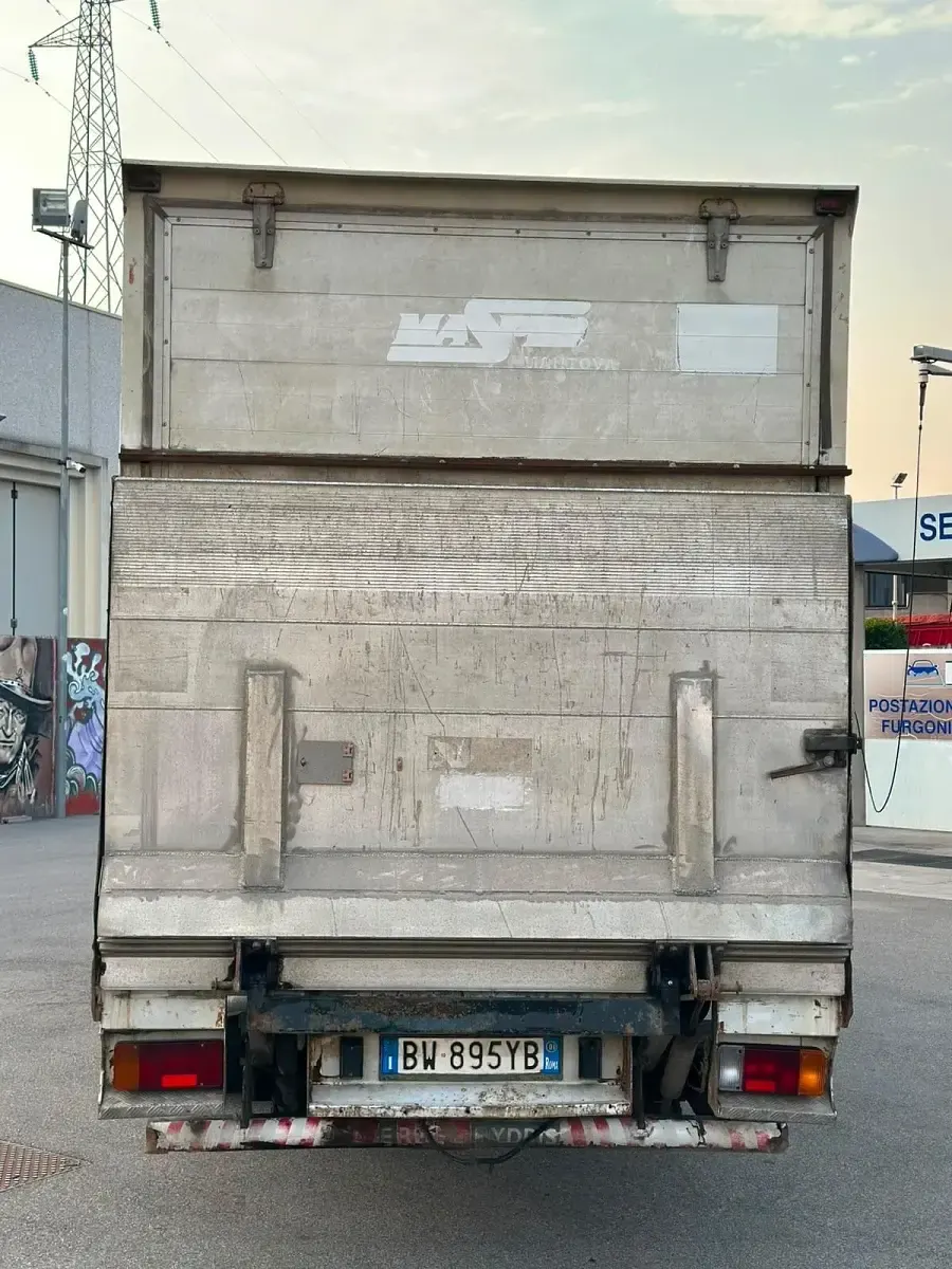 Usata Iveco Daily 96 CV (70 kW) 2002 Bianco Cabrio