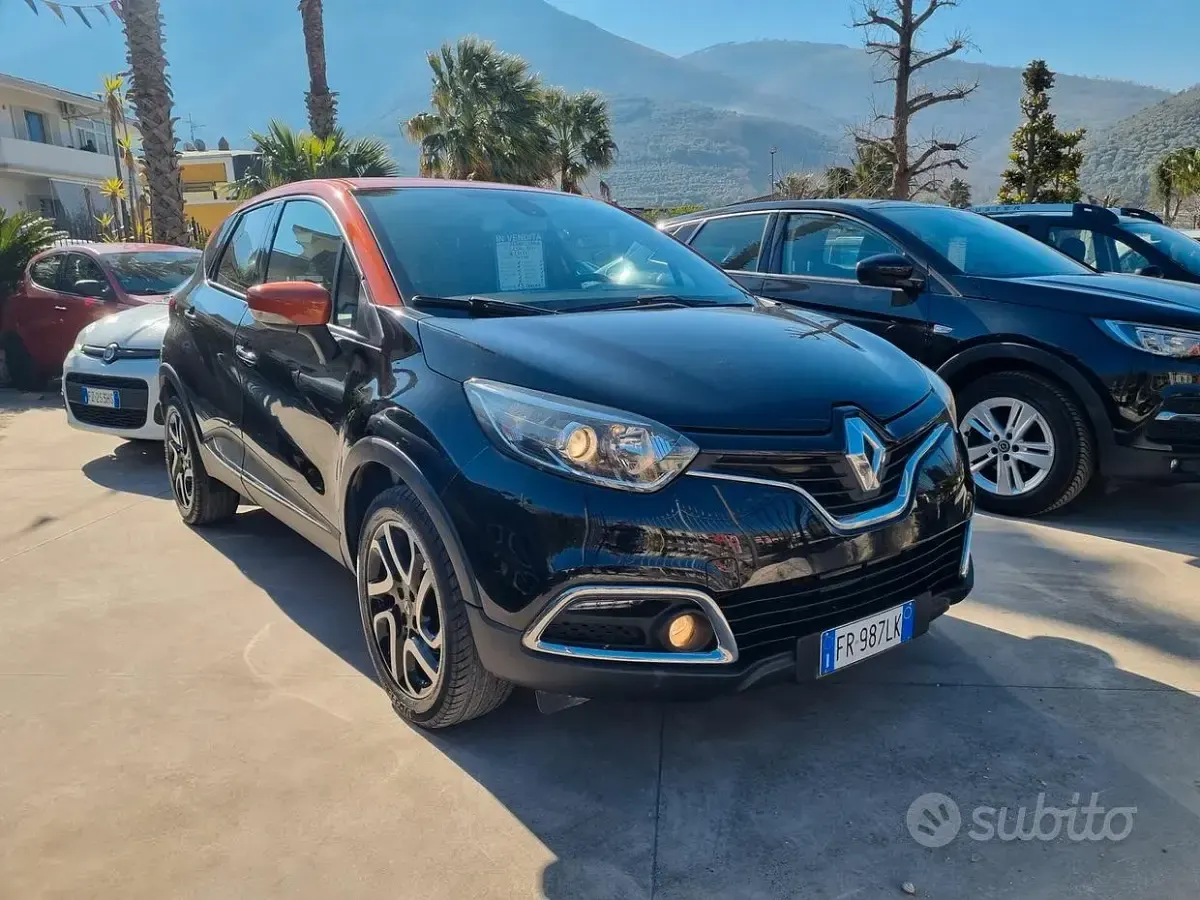 Käytetty Renault Captur 90 HP (66 kW) 2017 Musta Katumaasturi