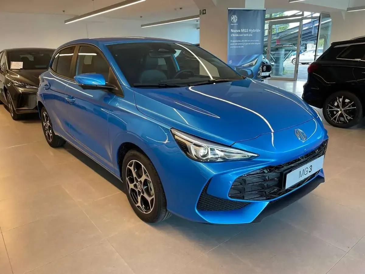 Nuova MG MG3 Luxury 194 CV (142 kW) 2026 Como blue Utilitaria