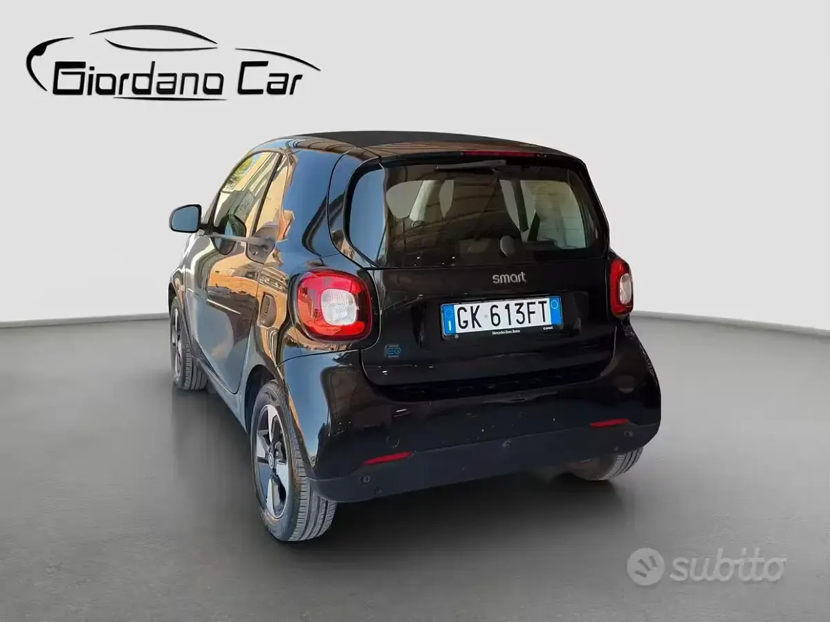 Usata Smart ForTwo Electric Drive Passion 41 kW (56 CV) 2022 Nero Berlina