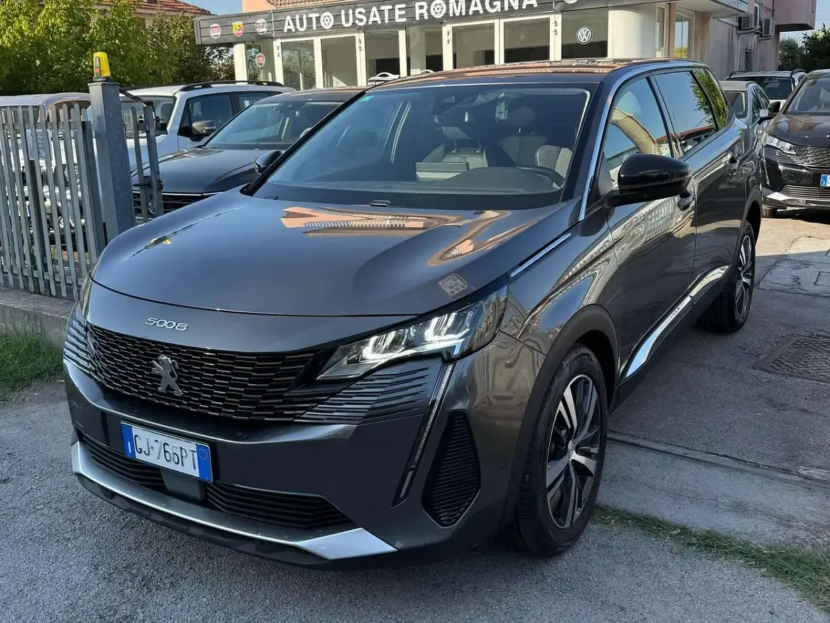 Usata Peugeot 5008 Allure 131 CV (96 kW) 2022 Grigio SUV