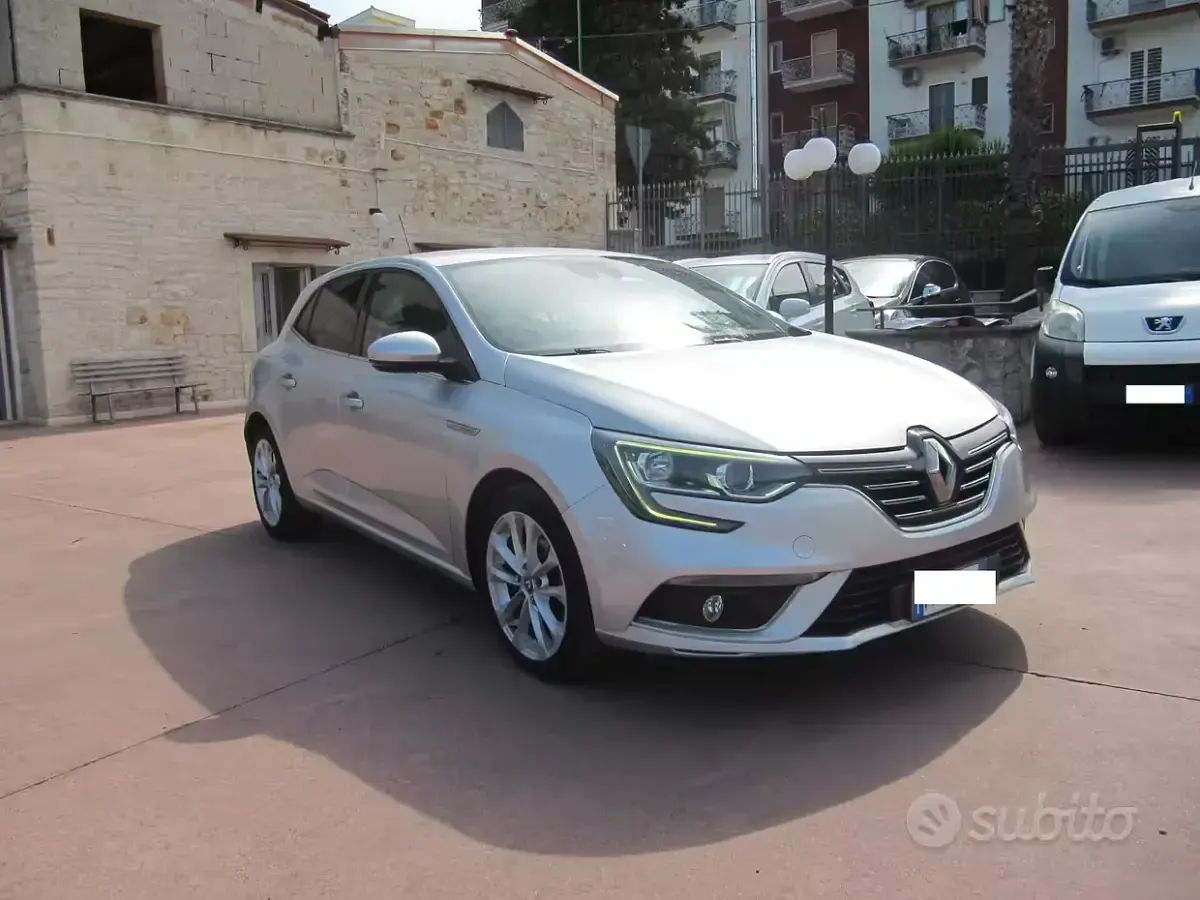 Usata Renault Mégane III Zen 110 CV (80 kW) 2016 Grigio Berlina