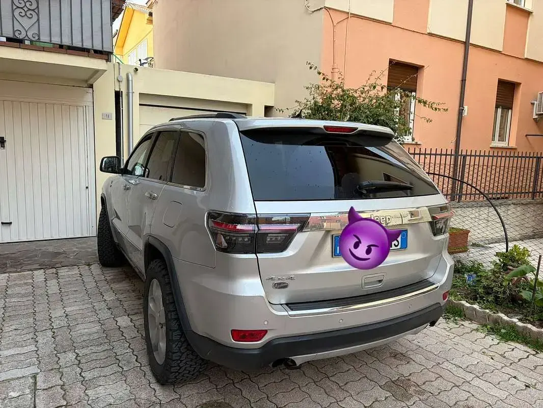Usata Jeep Grand Cherokee Overland 241 CV (177 kW) 2013 Grigio SUV