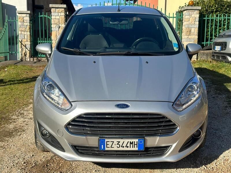 Usata Ford Fiesta 95 CV (69 kW) 2015 Grigio Utilitaria