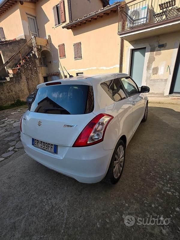 Usata Suzuki Swift 75 CV (55 kW) 2013 Bianco Utilitaria