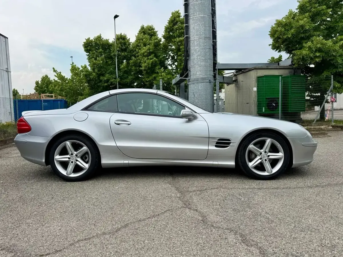 Usata Mercedes SL350 245 CV (180 kW) 2005 Argento Cabrio