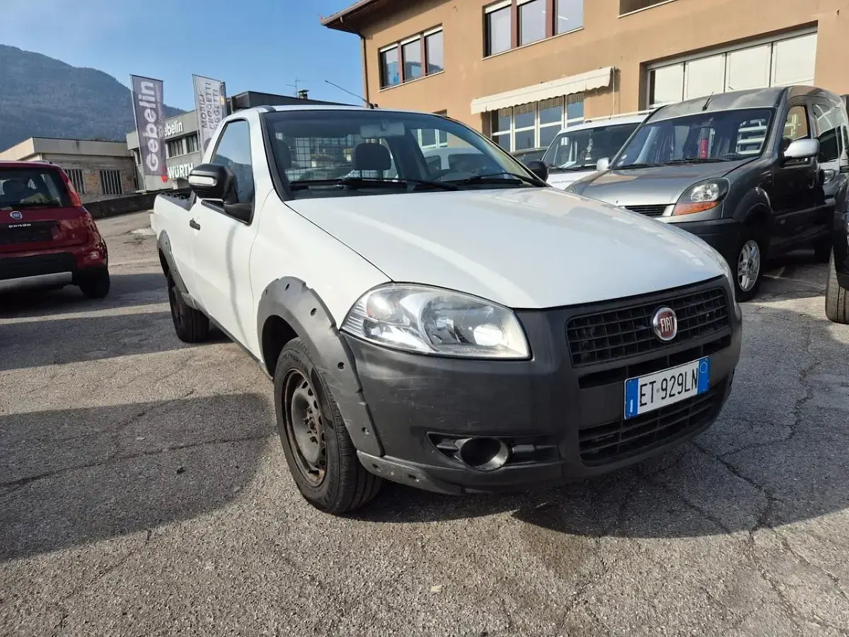 Usata Fiat Strada 95 CV (69 kW) 2014 Bianco