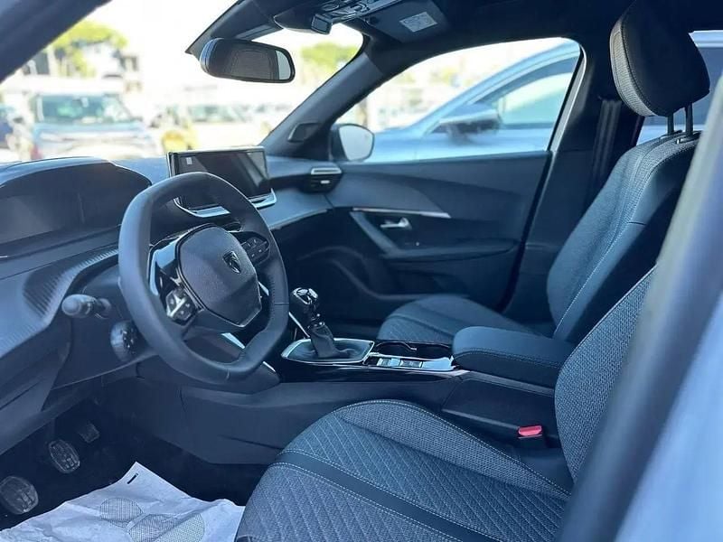 Usata Peugeot 2008 Allure 101 CV (74 kW) 2024 Grigio SUV