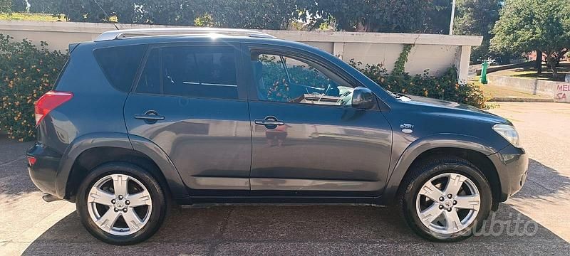 Blu Usata 2008 Toyota RAV4 Tre volumi | 8000 € (Buon prezzo) - Immagine 1/4