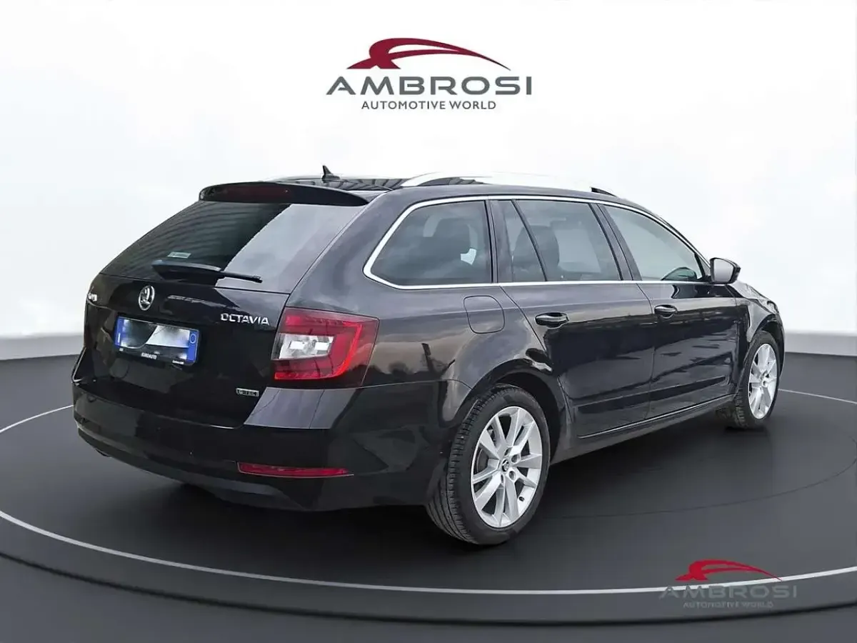 Usata Skoda Octavia G-TEC Executive 110 CV (80 kW) 2018 Nero Station wagon