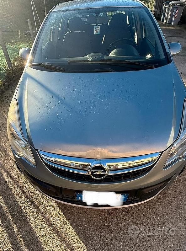 Usata Opel Corsa 75 CV (55 kW) 2012 Grigio Berlina