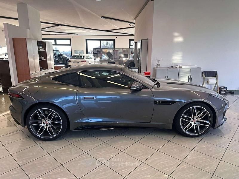Usata Jaguar F-Type R-Dynamic 300 CV (220 kW) 2019 Grigio Coupé