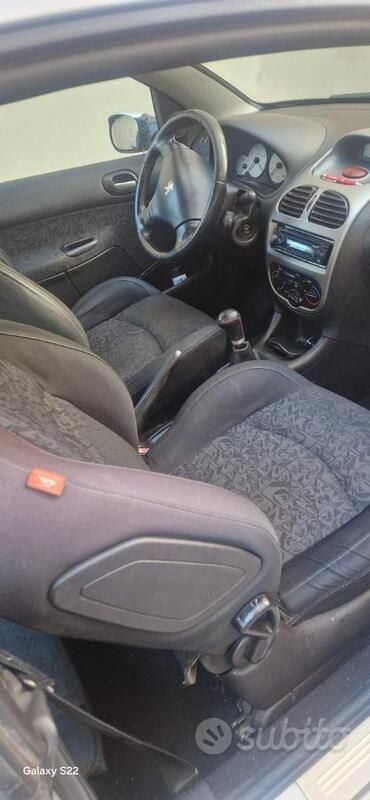 Usata Peugeot 206 CC 109 CV (80 kW) 2006 Grigio Cabrio