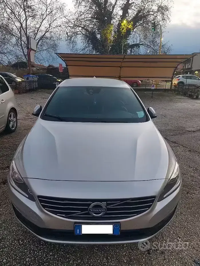 Usata Volvo S60 150 CV (110 kW) 2018 Grigio Berlina