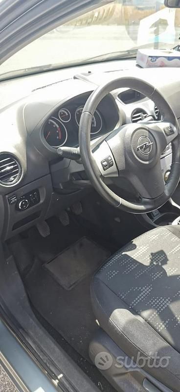 Usata Opel Corsa 54 CV (39 kW) 2012 Grigio Berlina