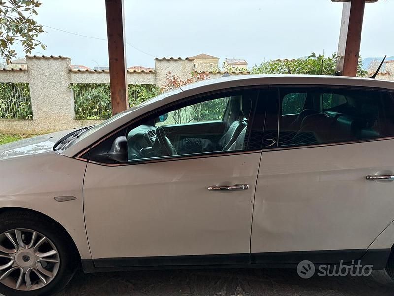 Usata Lancia Delta 120 CV (88 kW) 2013 Bianco Utilitaria