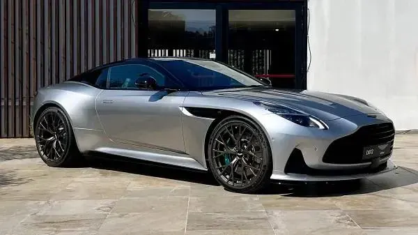 Nuova Aston Martin DB12 680 CV (500 kW) 2026 Spirit silver Coupé