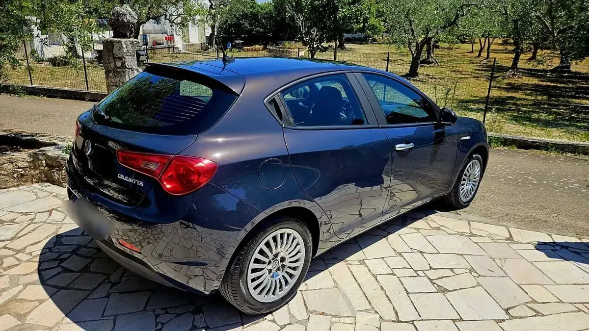 Usata Alfa Romeo Giulietta Exclusive 120 CV (88 kW) 2018 Grigio Utilitaria