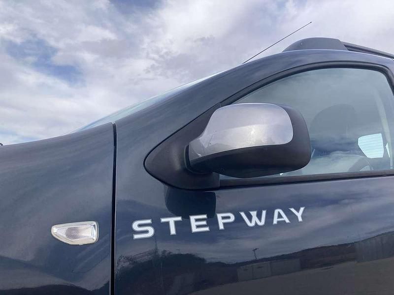 Usata Dacia Sandero Comfort 90 CV (66 kW) 2019 Grigio Utilitaria