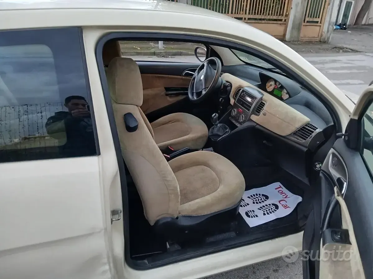 Usata Lancia Ypsilon 60 CV (44 kW) 2005 Nero Utilitaria