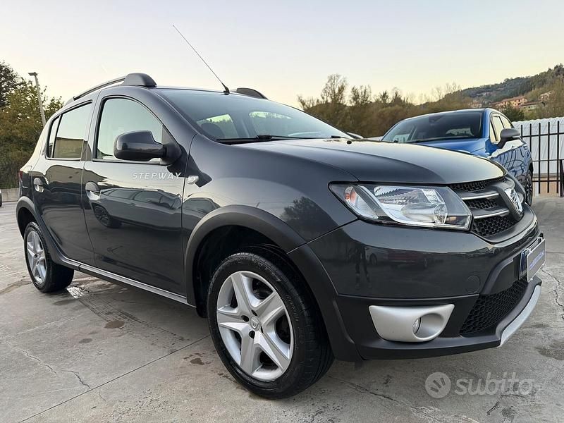 Usata Dacia Sandero Stepway 90 CV (66 kW) 2016 Grigio Berlina