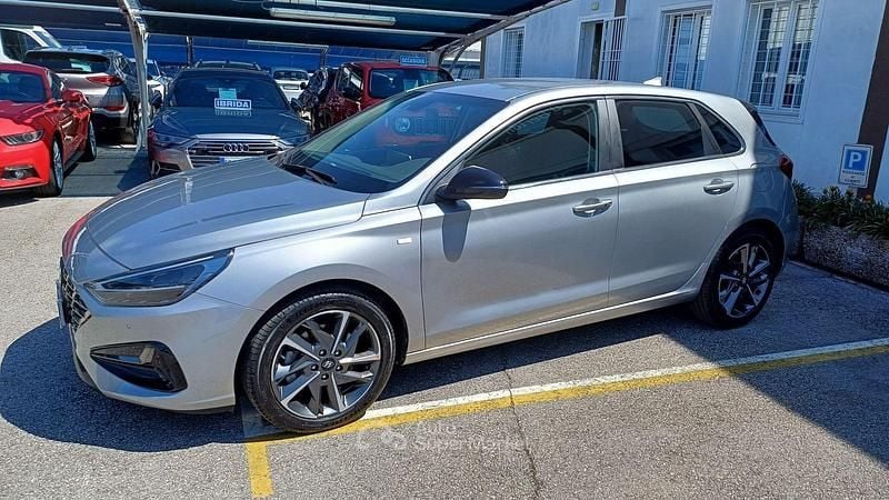 Usata Hyundai i30 Prime 120 CV (88 kW) 2022 Argento Berlina