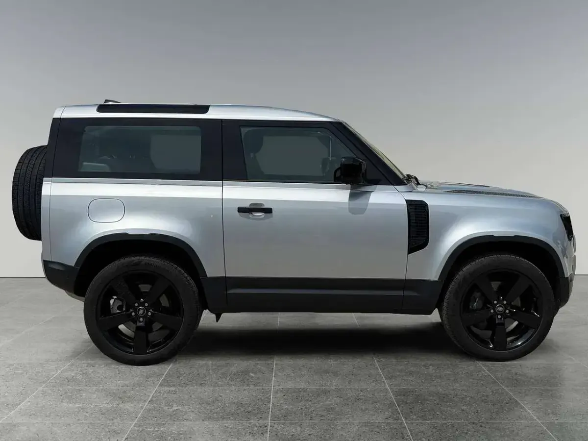 Usata Land Rover Defender 200 CV (147 kW) 2021 Indus silver SUV