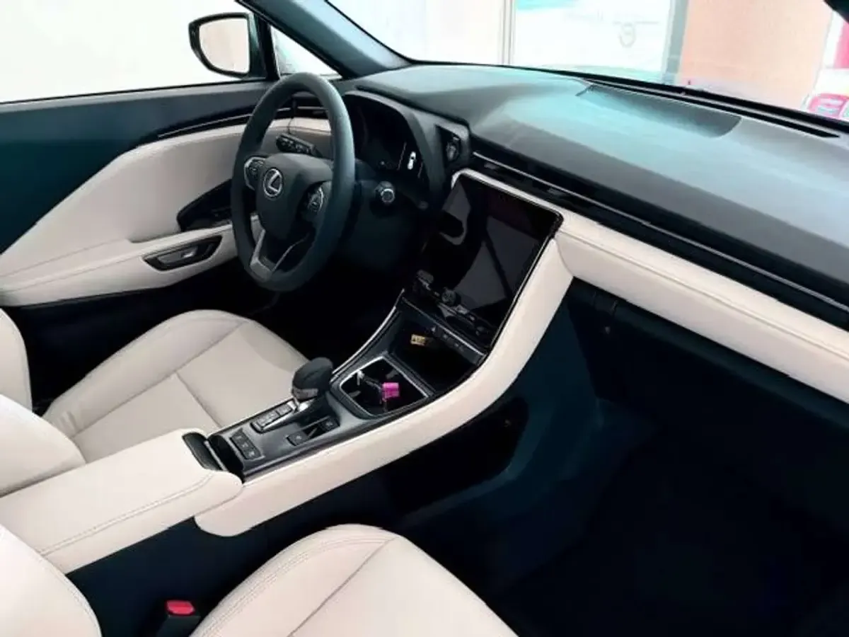 Nuova Lexus LBX 91 CV (66 kW) 2026 Blu/azzurro SUV