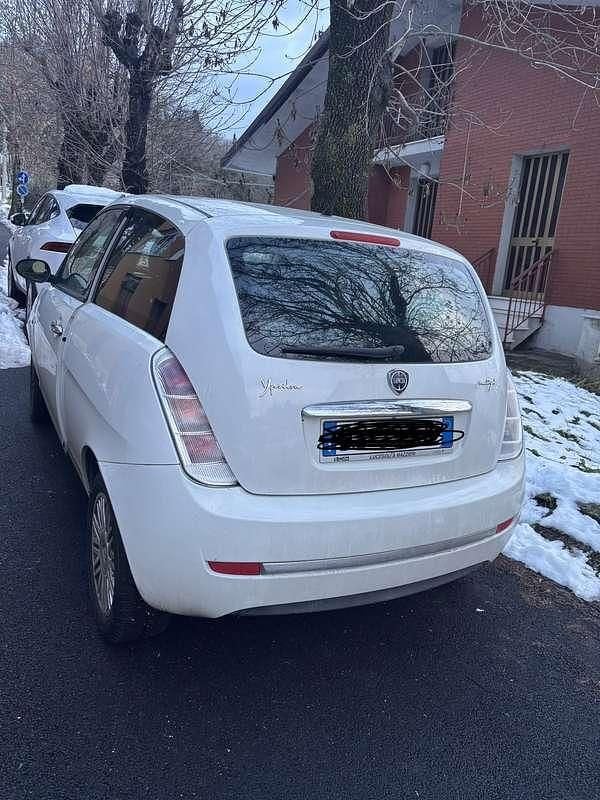 Usata Lancia Ypsilon 75 CV (55 kW) 2008 Bianco Utilitaria