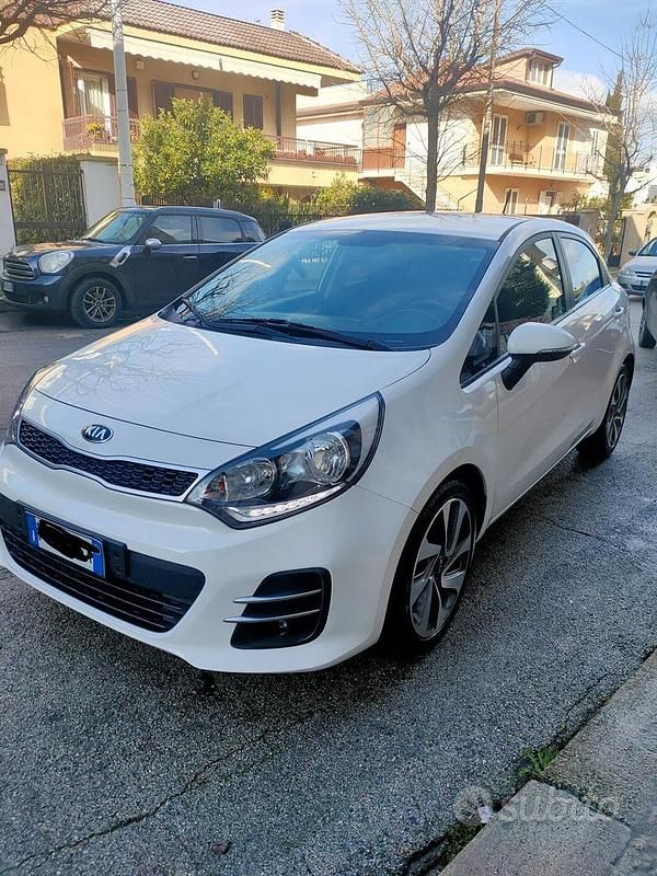 Usata Kia Rio Active 75 CV (55 kW) 2015 Bianco Berlina