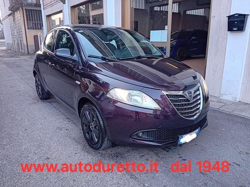 Usata Lancia Ypsilon 95 CV (69 kW) 2013 Viola Utilitaria