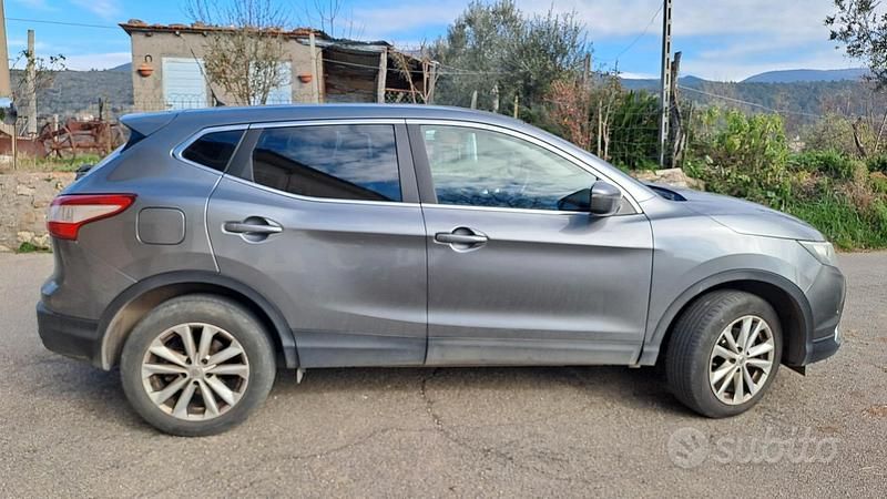 Usata Nissan Qashqai 115 CV (84 kW) 2016 Grigio SUV