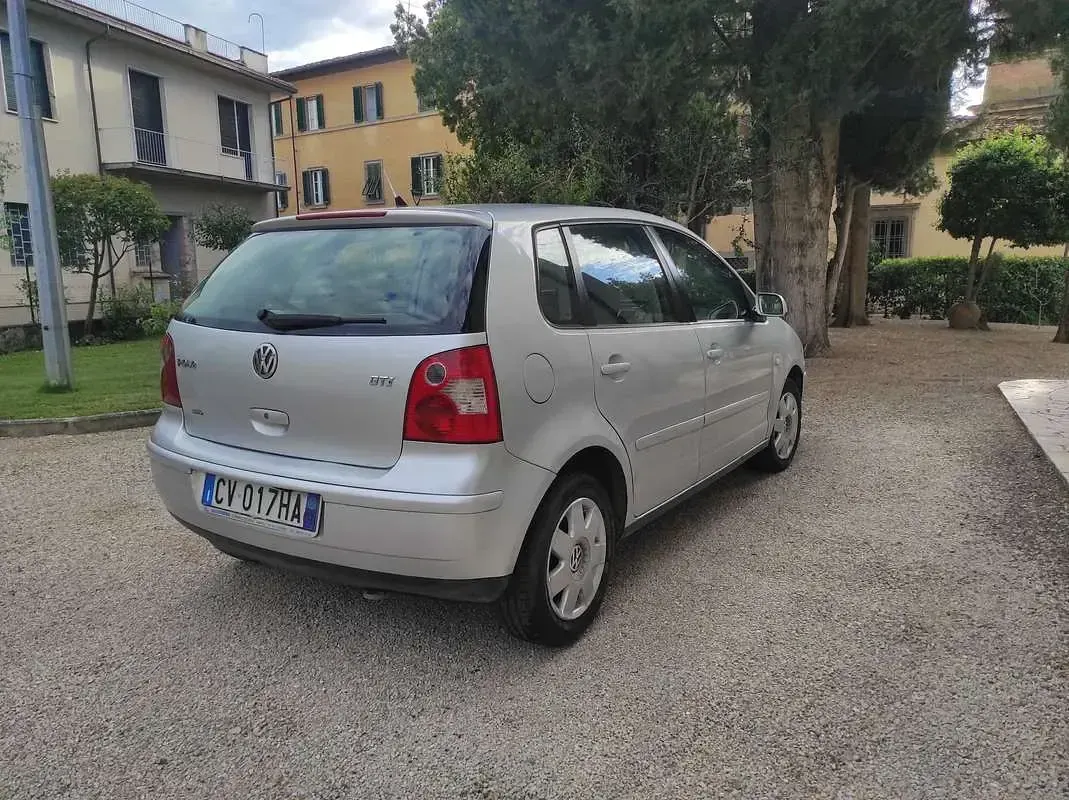 Usata VW Polo Highline 75 CV (55 kW) 2005 Argento Utilitaria
