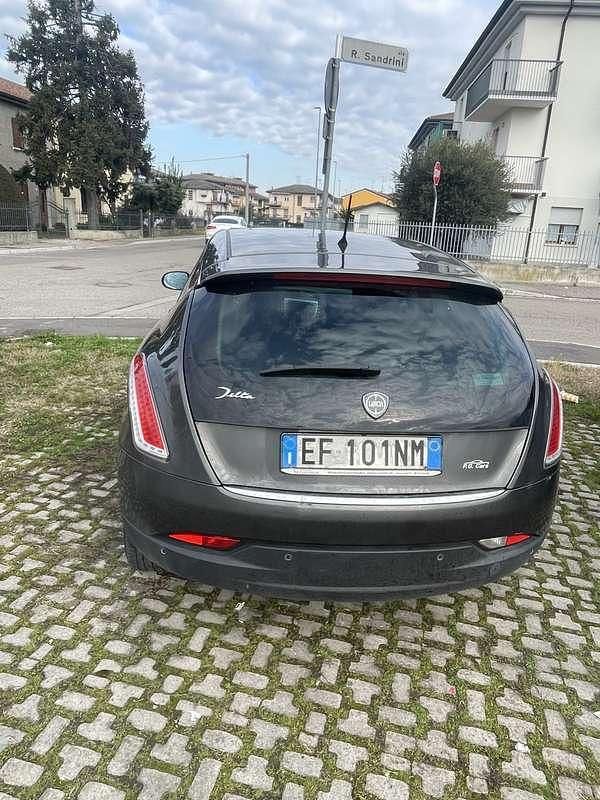 Usado Lancia Delta 120 CV (88 kW) 2011 Utilitario