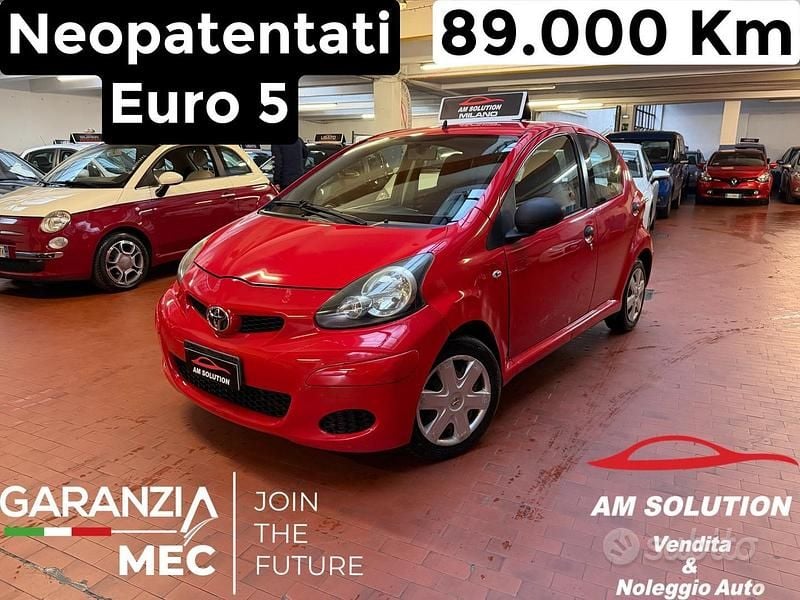 Usata Toyota Aygo 68 CV (50 kW) 2011 Rosso Utilitaria