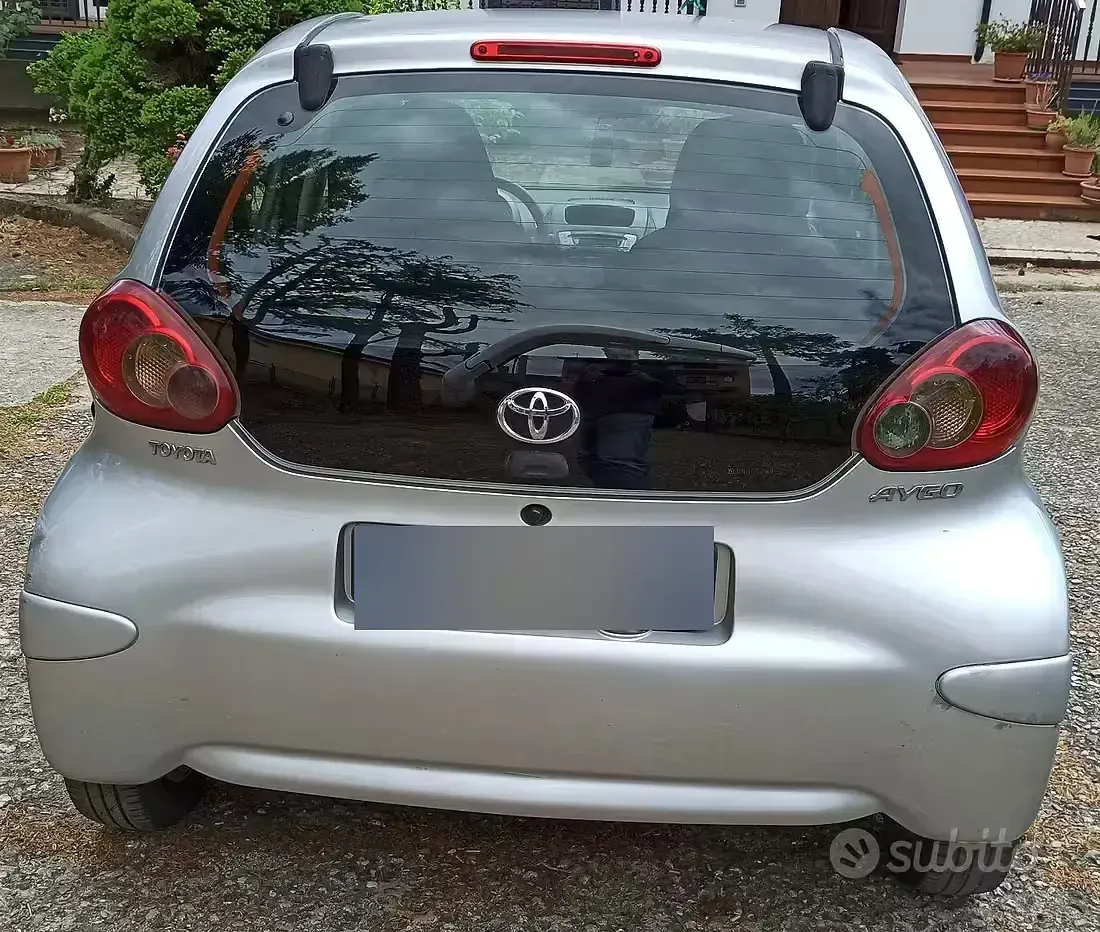 Usata Toyota Aygo 54 CV (39 kW) 2006 Grigio Utilitaria