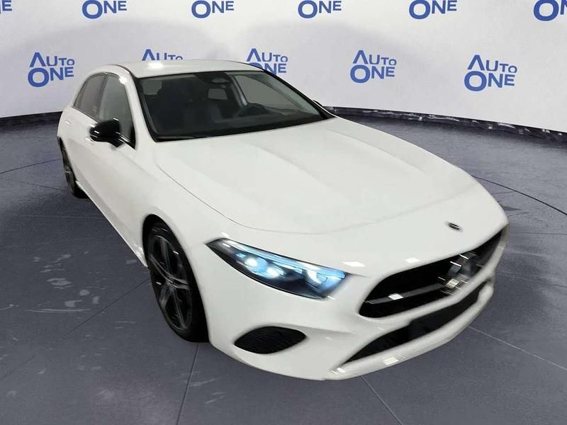 Bianco Usata 2024 Mercedes A200 Advanced Tre volumi | 31.990 € (Buon prezzo) - Immagine 1/3