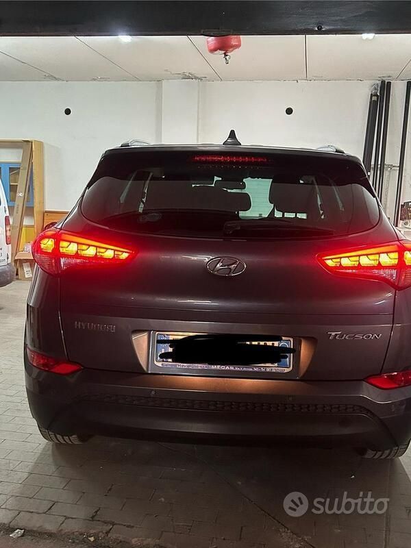 Grigio Usata 2016 Hyundai Tucson SUV | 11.500 € (Buon prezzo) - Immagine 1/4