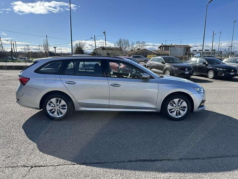 Usata Skoda Octavia Executive 116 CV (85 kW) 2021 Argento Station wagon