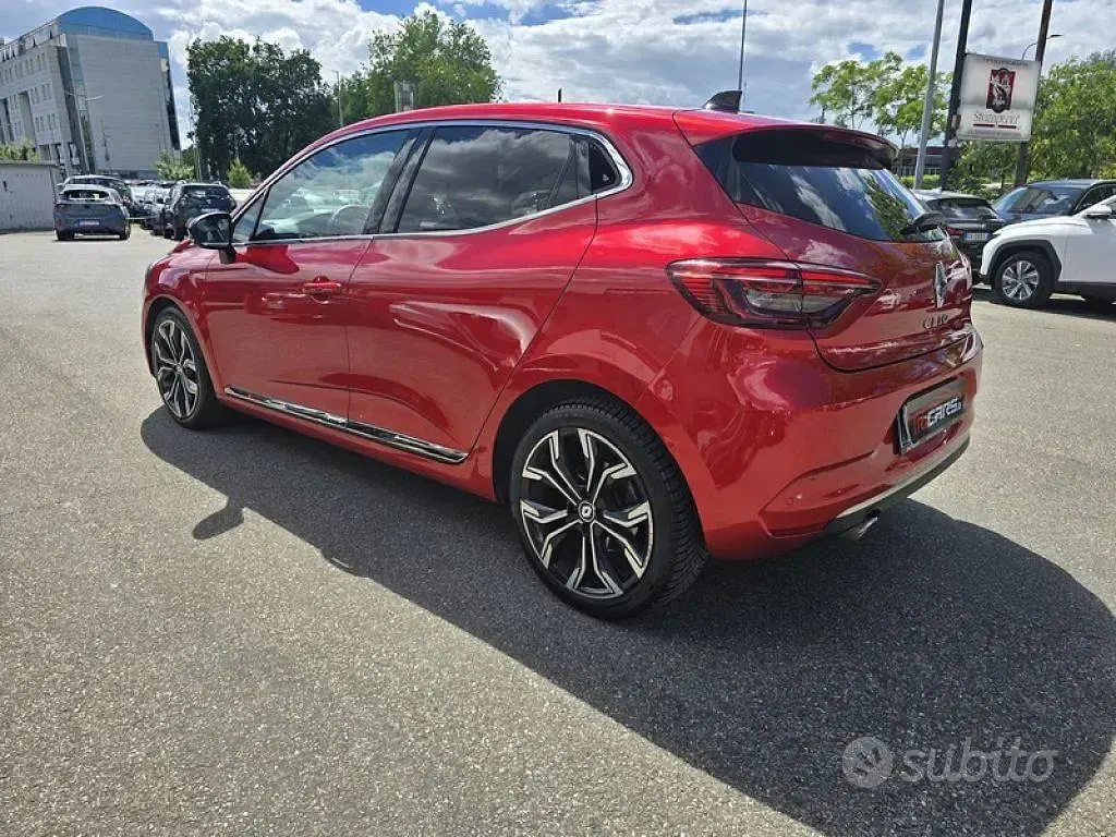 Begagnad Renault Clio V Techno 101 HK (74 kW) 2023 Röd Sedan
