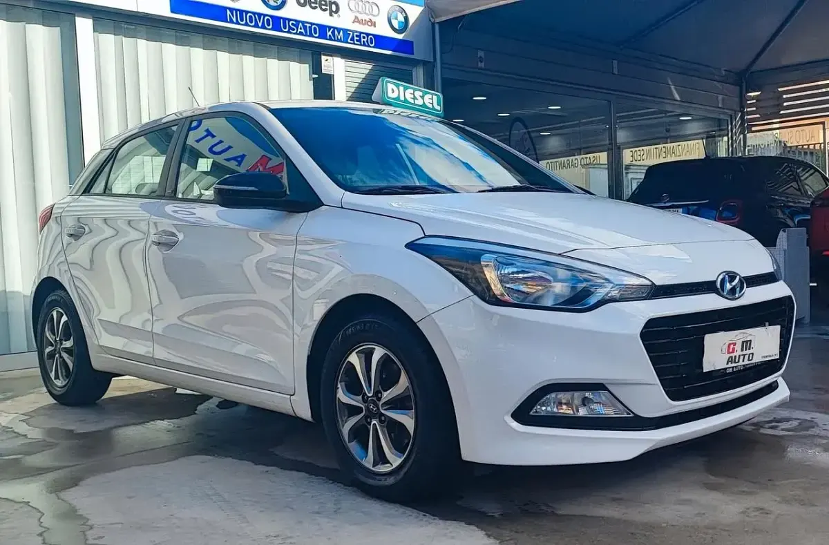 Usata Hyundai i20 GO! 74 CV (54 kW) 2019 Bianco Utilitaria
