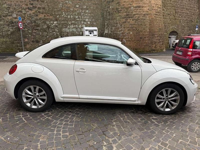 Usata VW Beetle 105 CV (77 kW) 2013 Bianco Utilitaria
