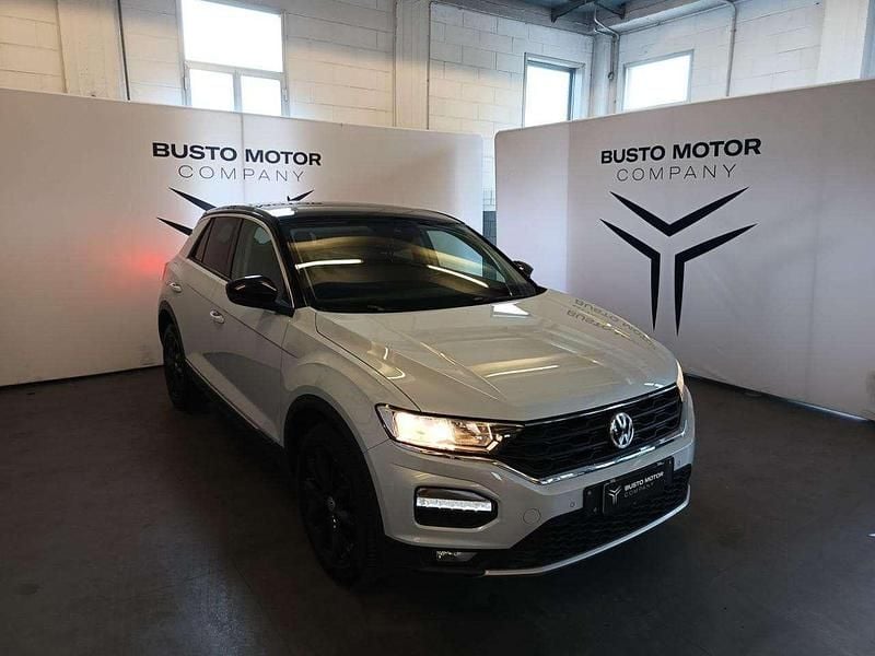 Bianco/tetto nero / metallizzato Usata 2018 VW T-Roc Style SUV | 16.450 € (Buon prezzo) - Immagine 1/4