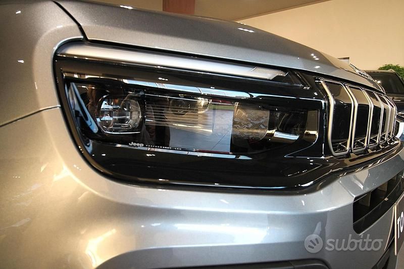 Nuova Jeep Avenger Summit 101 CV (74 kW) 2025 Grigio SUV