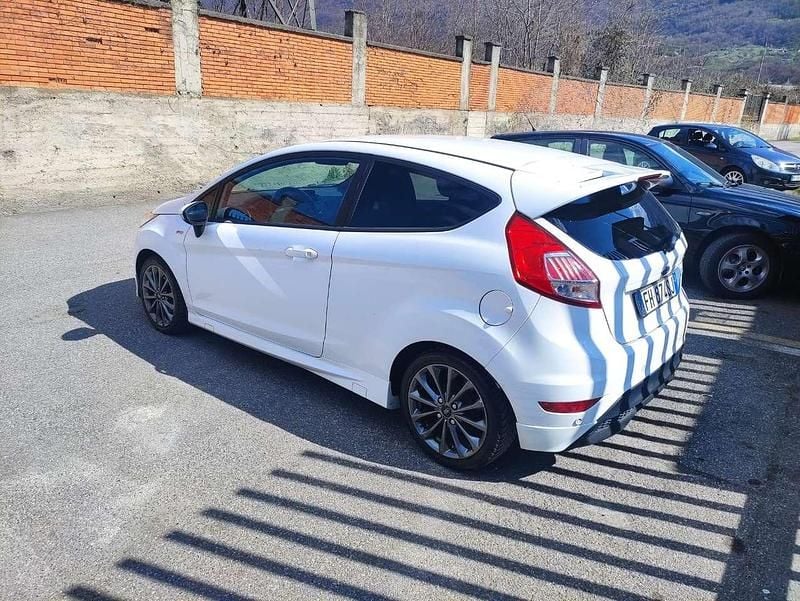 Usata Ford Fiesta ST-Line 95 CV (69 kW) 2017 Bianco Berlina