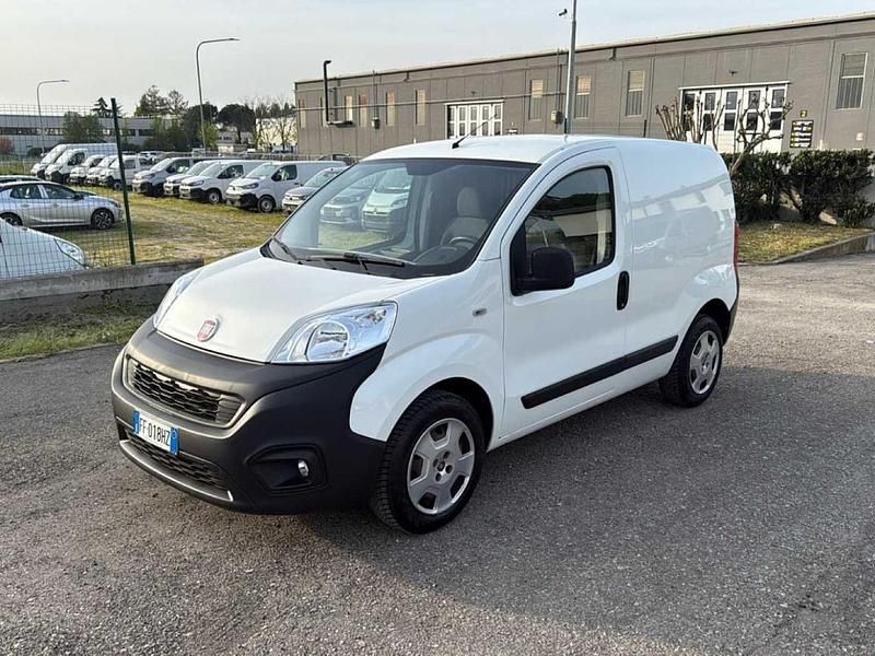 Begagnad Fiat Fiorino 80 HK (58 kW) 2016 Minibuss