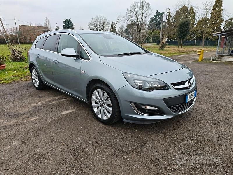 Usata Opel Astra Cosmo 140 CV (102 kW) 2014 Blu Station wagon